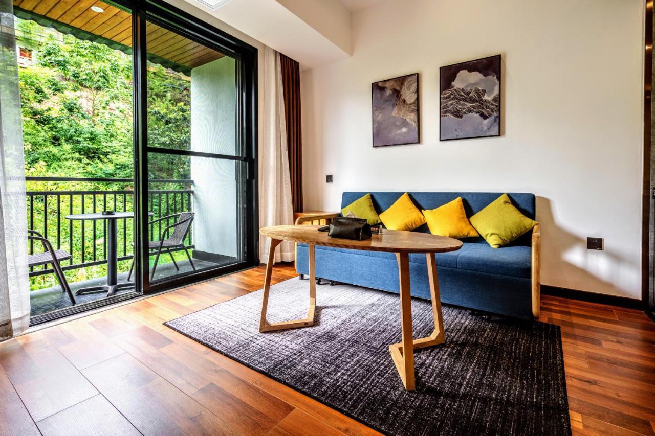 زانغجياجي Whispering Mountains Boutique Hotel المظهر الخارجي الصورة