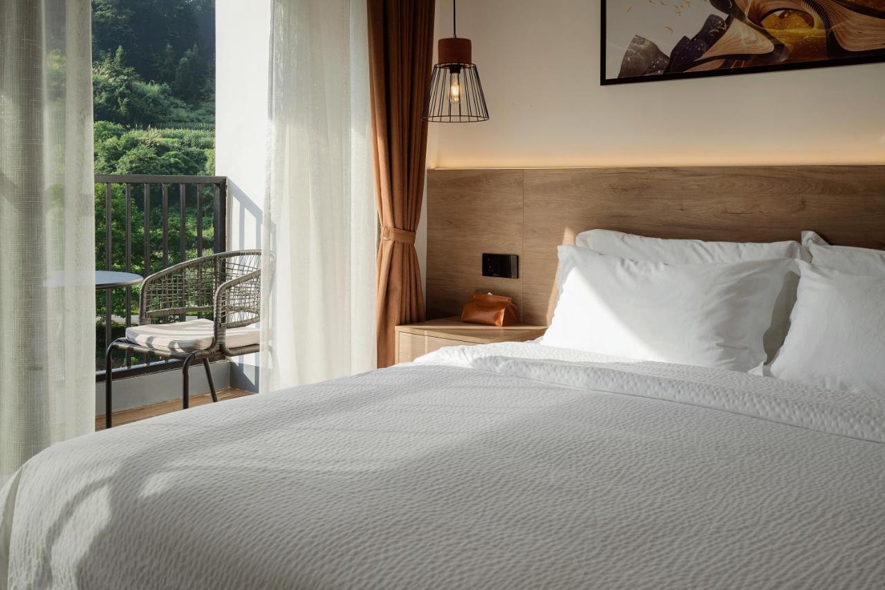 زانغجياجي Whispering Mountains Boutique Hotel المظهر الخارجي الصورة