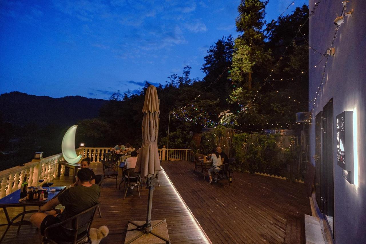 زانغجياجي Whispering Mountains Boutique Hotel المظهر الخارجي الصورة