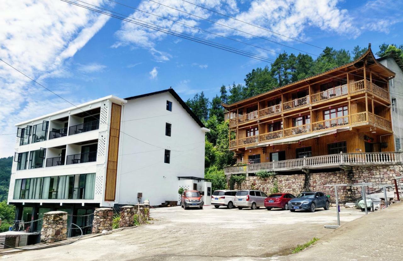 زانغجياجي Whispering Mountains Boutique Hotel المظهر الخارجي الصورة
